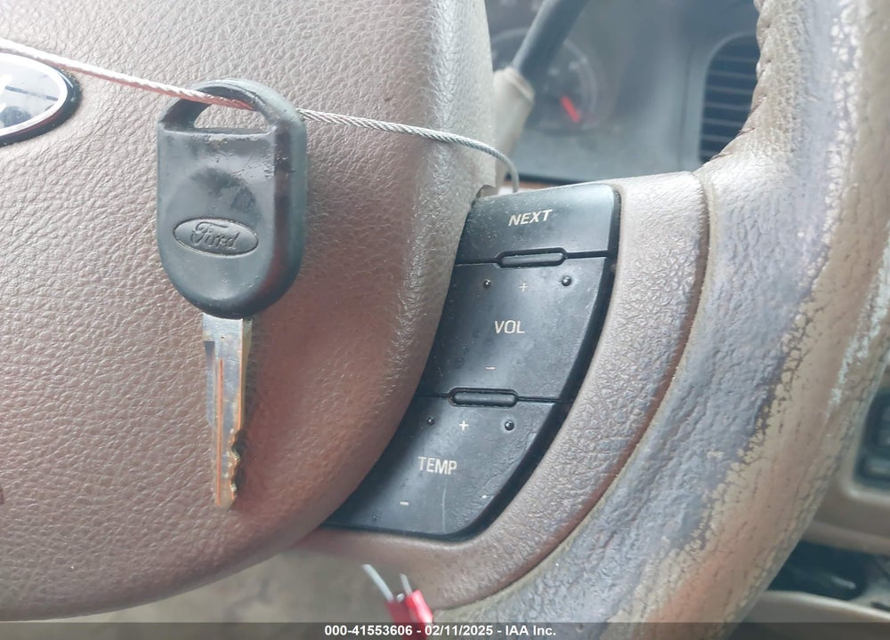2005 FORD CROWN VICTORIA LX/LX SPORT VIN: 2FAFP74W05X174758