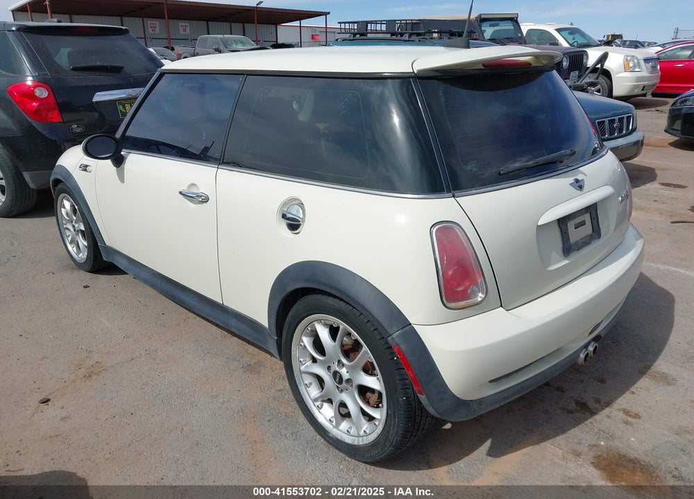 2005 MINI COOPER S VIN: WMWRE33515TL14731