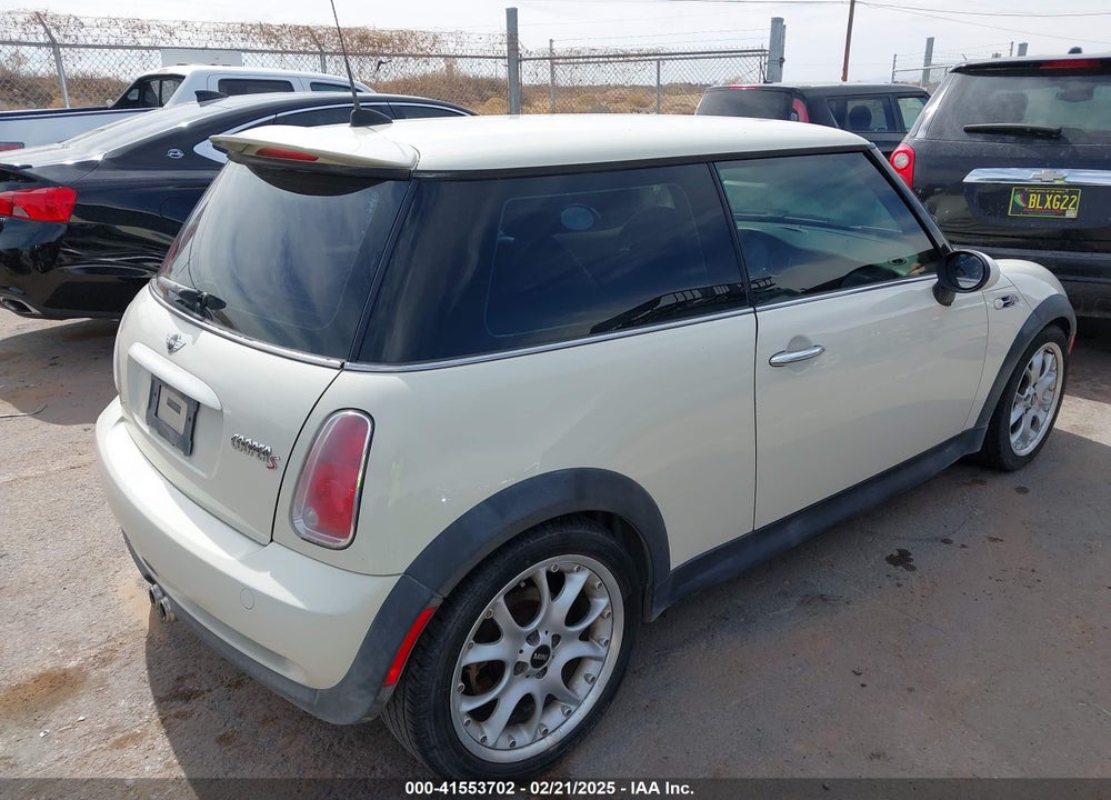 2005 MINI COOPER S VIN: WMWRE33515TL14731