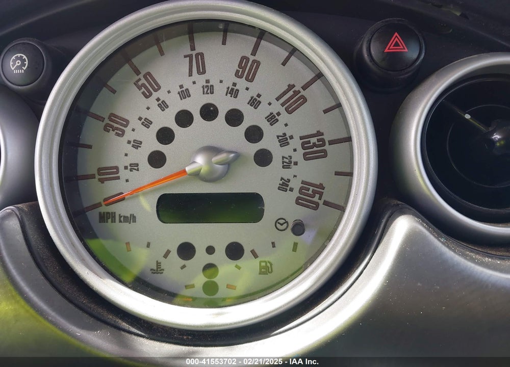 2005 MINI COOPER S VIN: WMWRE33515TL14731