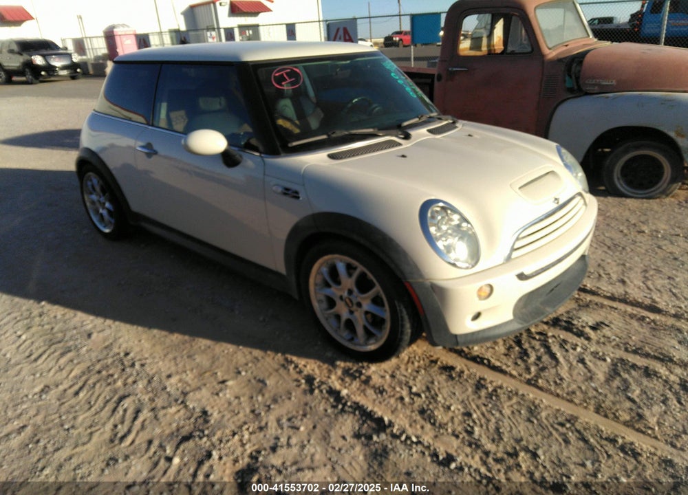 2005 MINI COOPER S VIN: WMWRE33515TL14731