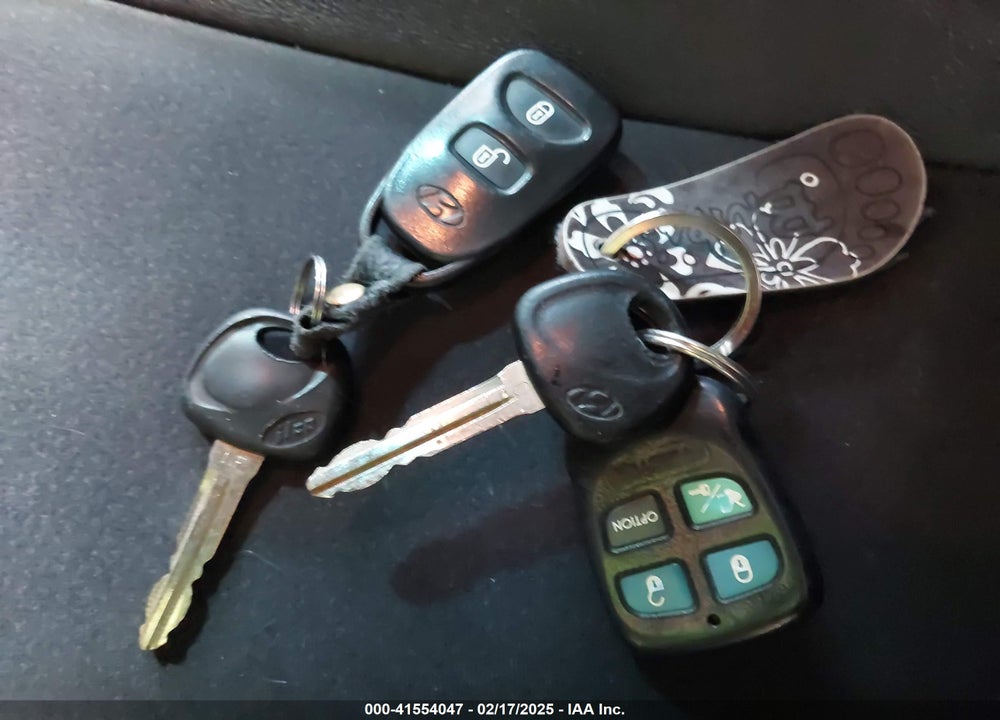 2011 HYUNDAI SANTA FE SE VIN: 5XYZHDAG7BG032525