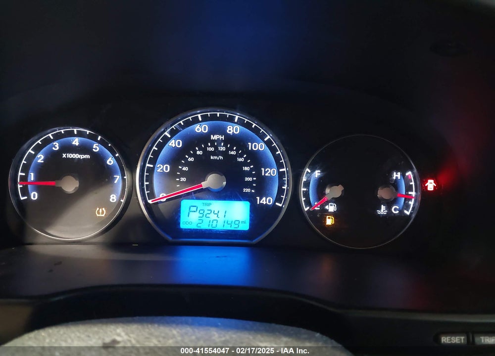 2011 HYUNDAI SANTA FE SE VIN: 5XYZHDAG7BG032525