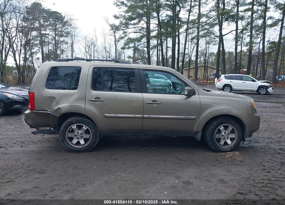 2011 HONDA PILOT TOURING VIN: 5FNYF4H98BB061922