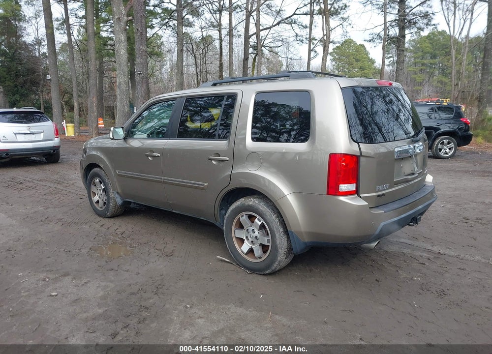 2011 HONDA PILOT TOURING VIN: 5FNYF4H98BB061922