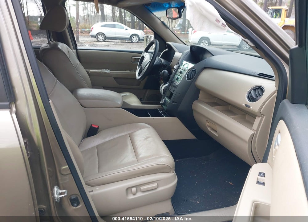 2011 HONDA PILOT TOURING VIN: 5FNYF4H98BB061922