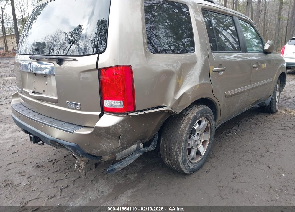 2011 HONDA PILOT TOURING VIN: 5FNYF4H98BB061922