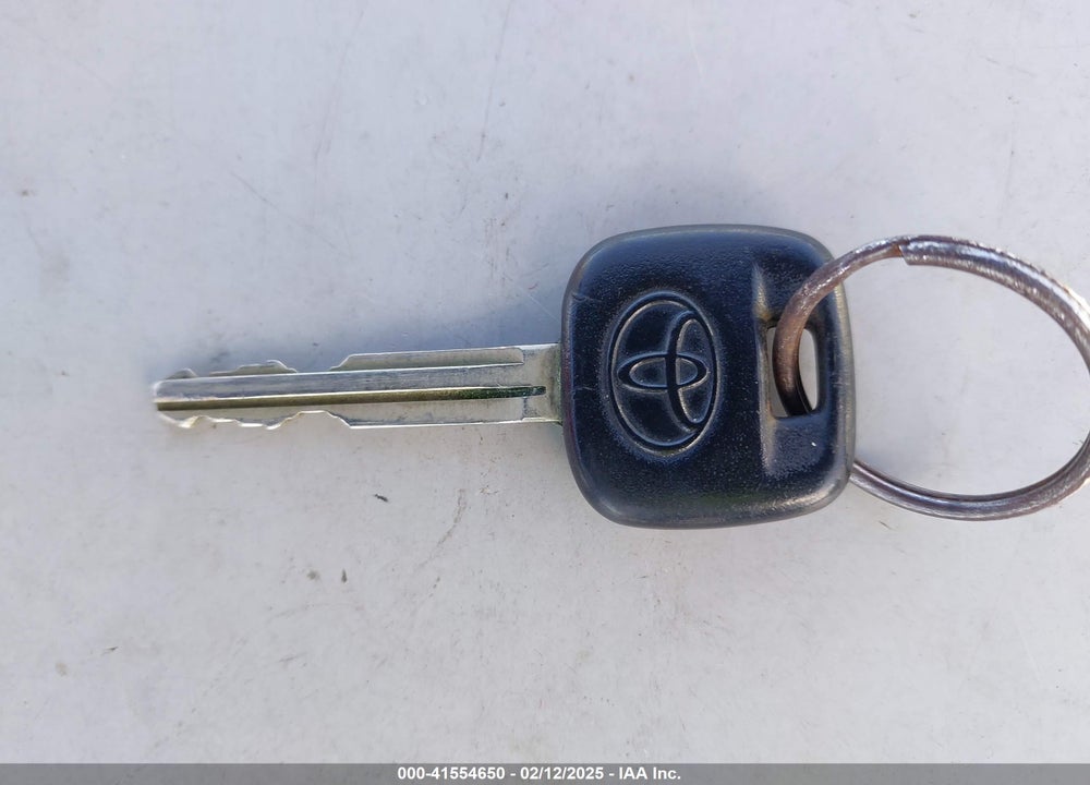 2003 TOYOTA CAMRY LE/XLE VIN: JTDBE30K230141427