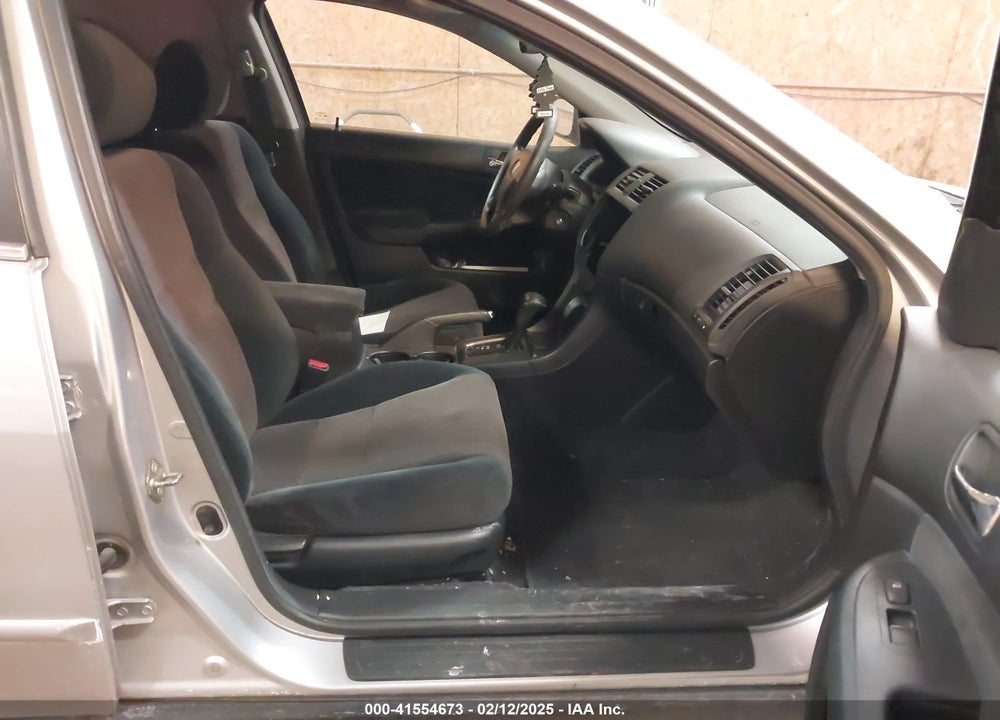 2003 HONDA ACCORD 2.4 LX VIN: 1HGCM56343A045104