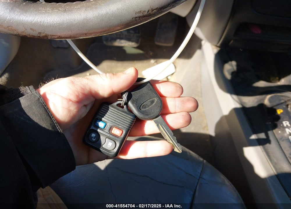 2000 FORD TAURUS SES VIN: 1FAFP55S6YA284727