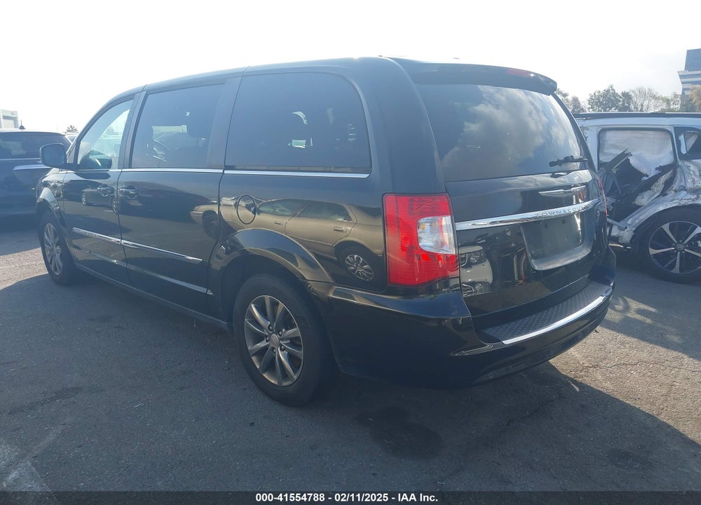 2015 CHRYSLER TOWN & COUNTRY VIN: 2C4RC1HG0FR562663