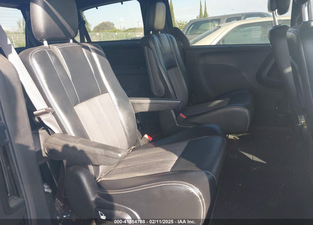 2015 CHRYSLER TOWN & COUNTRY VIN: 2C4RC1HG0FR562663