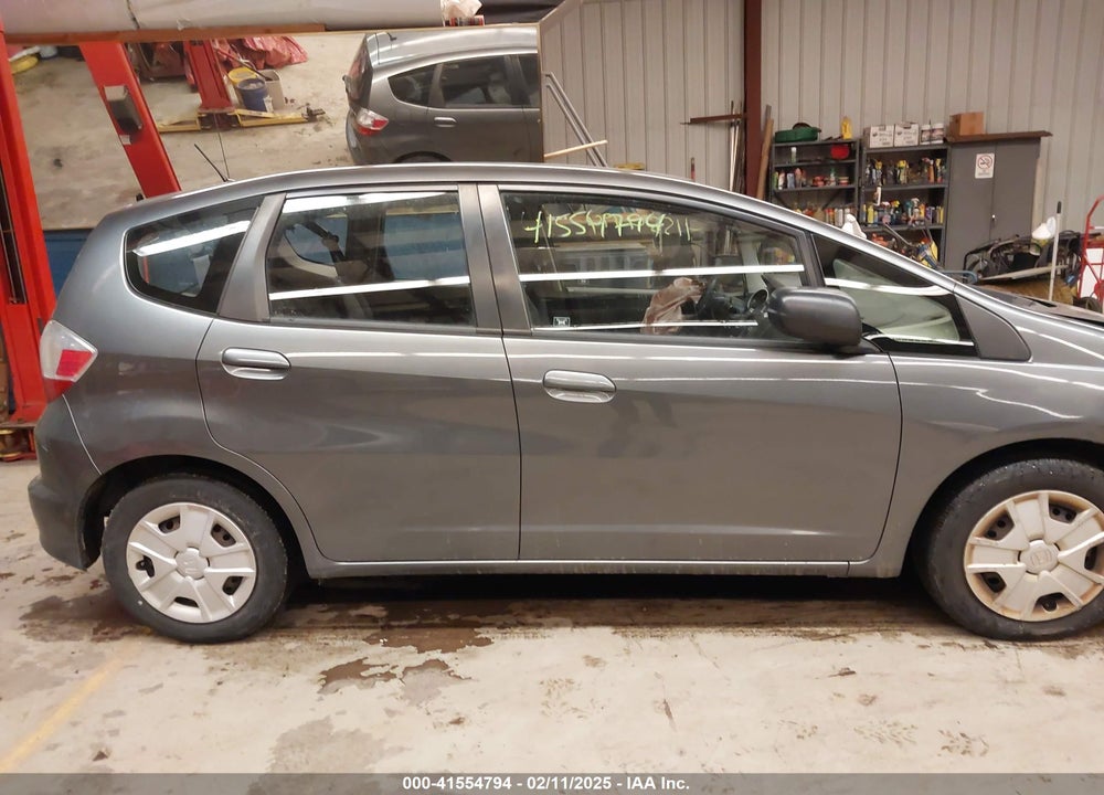 2013 HONDA FIT VIN: JHMGE8H30DC027988