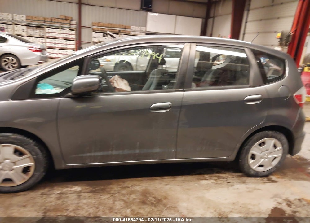 2013 HONDA FIT VIN: JHMGE8H30DC027988