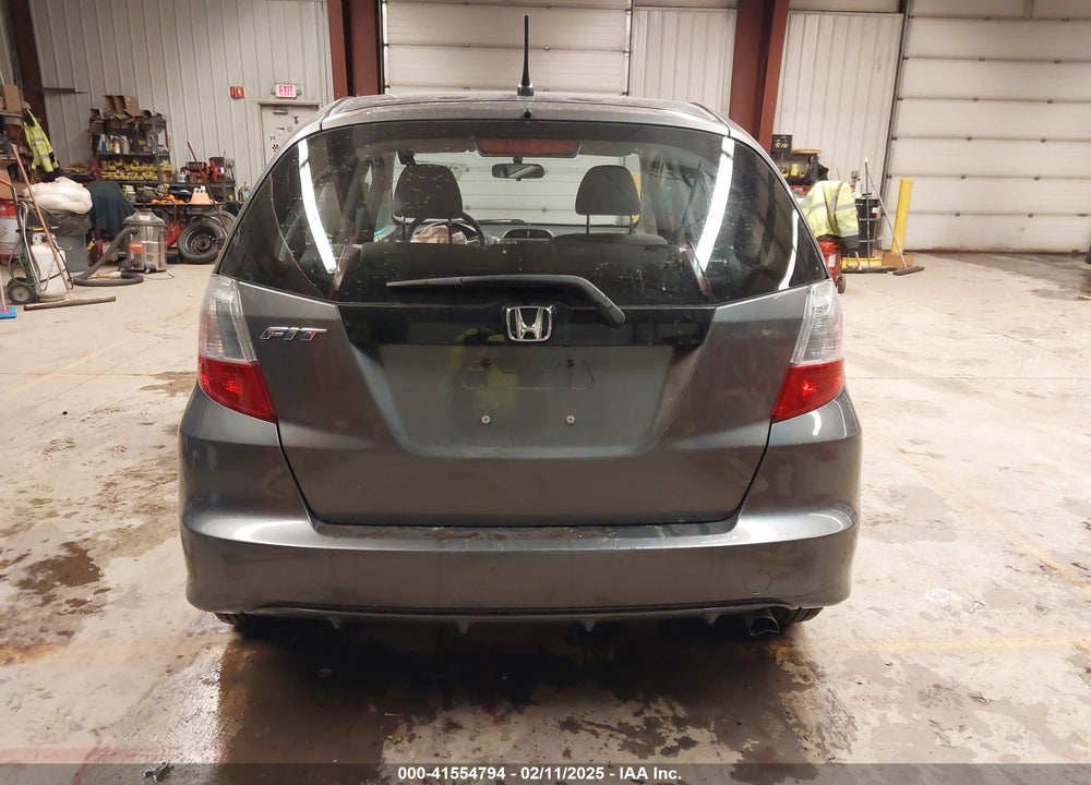 2013 HONDA FIT VIN: JHMGE8H30DC027988