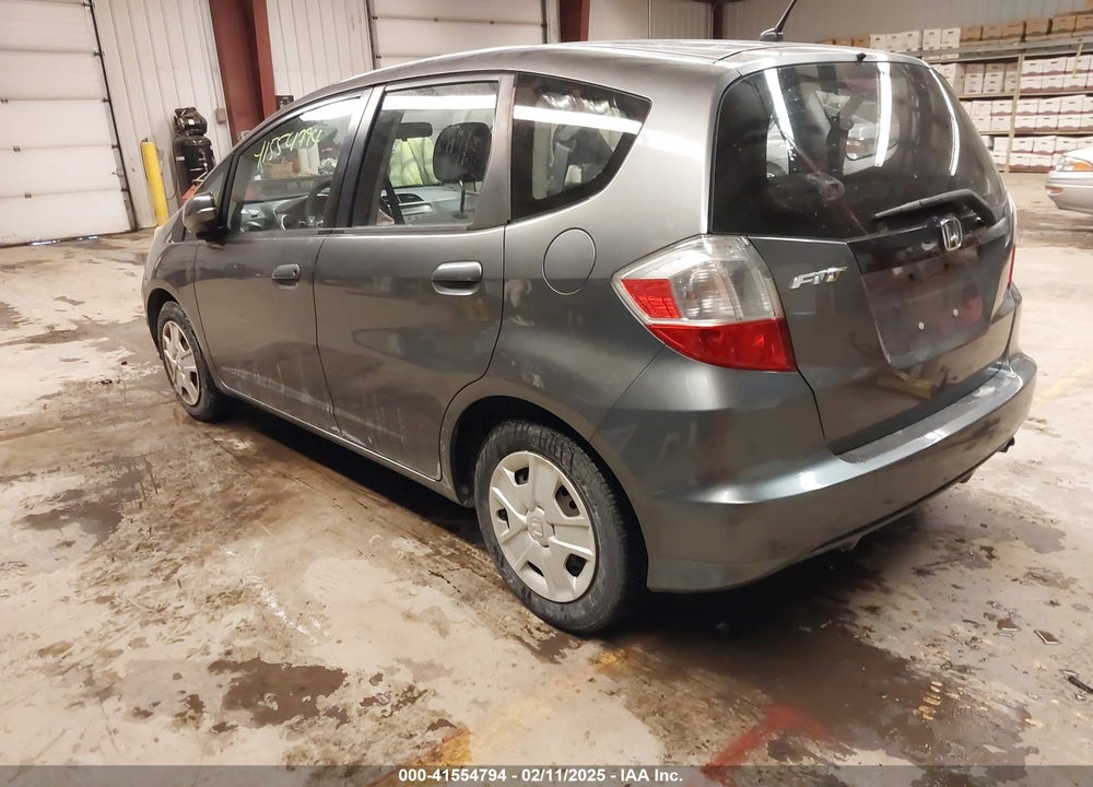 2013 HONDA FIT VIN: JHMGE8H30DC027988