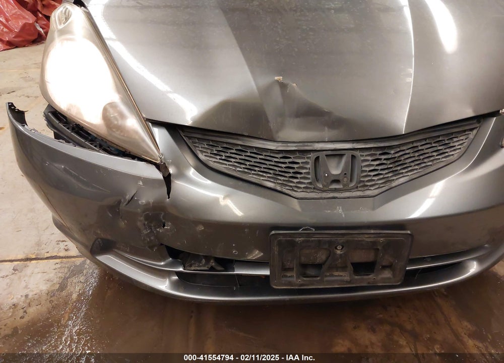 2013 HONDA FIT VIN: JHMGE8H30DC027988
