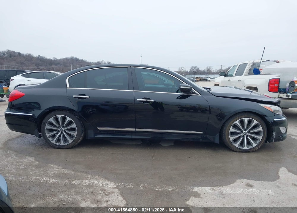 2013 HYUNDAI GENESIS VIN: KMHGC4DH5DU256092