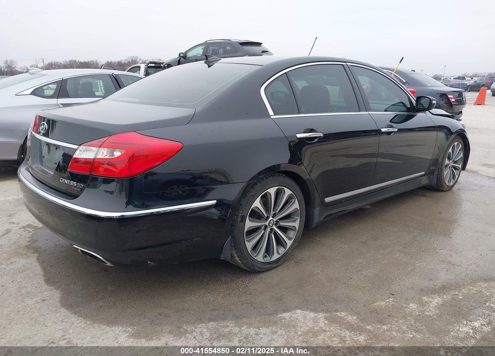 2013 HYUNDAI GENESIS VIN: KMHGC4DH5DU256092