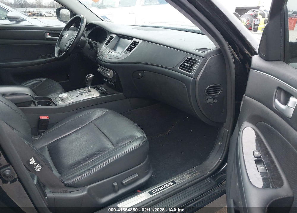 2013 HYUNDAI GENESIS VIN: KMHGC4DH5DU256092