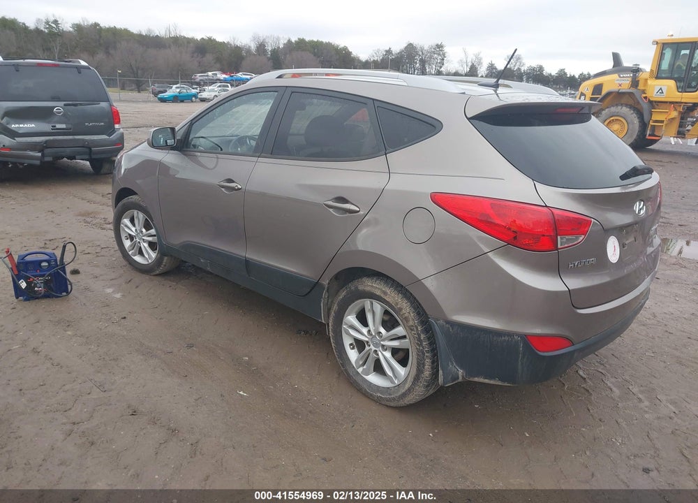 2011 HYUNDAI TUCSON VIN: KM8JU3AC0BU300860
