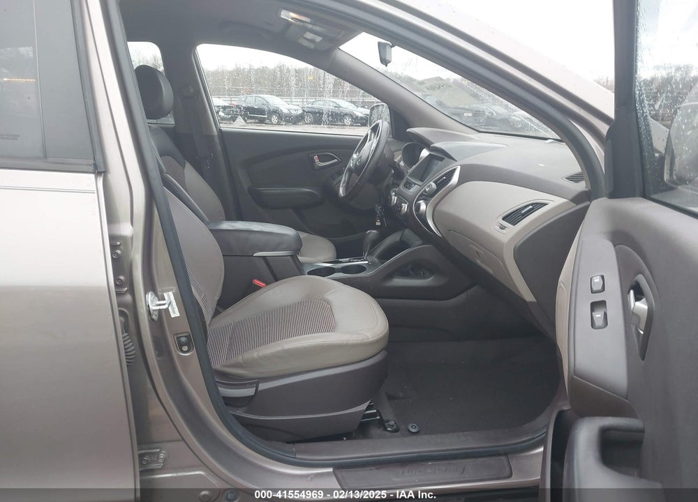 2011 HYUNDAI TUCSON VIN: KM8JU3AC0BU300860