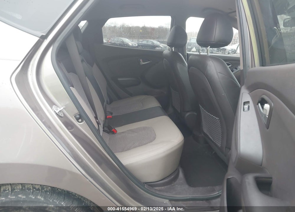 2011 HYUNDAI TUCSON VIN: KM8JU3AC0BU300860