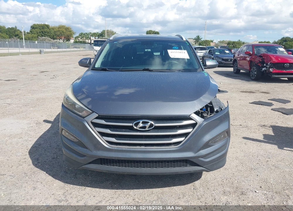 2017 HYUNDAI TUCSON SE VIN: KM8J33A49HU443942