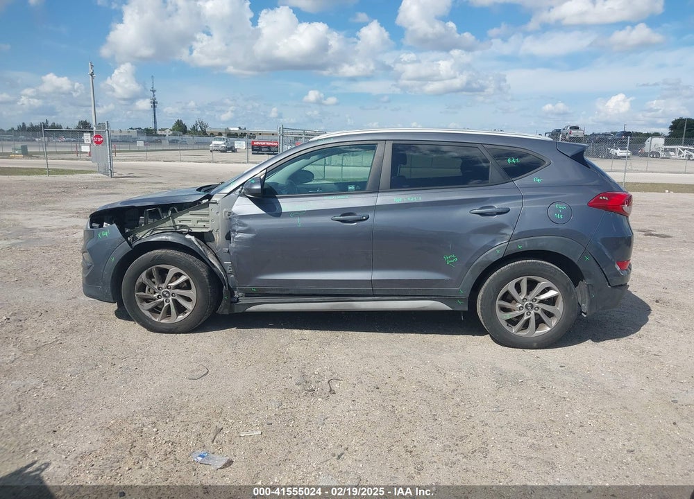 2017 HYUNDAI TUCSON SE VIN: KM8J33A49HU443942