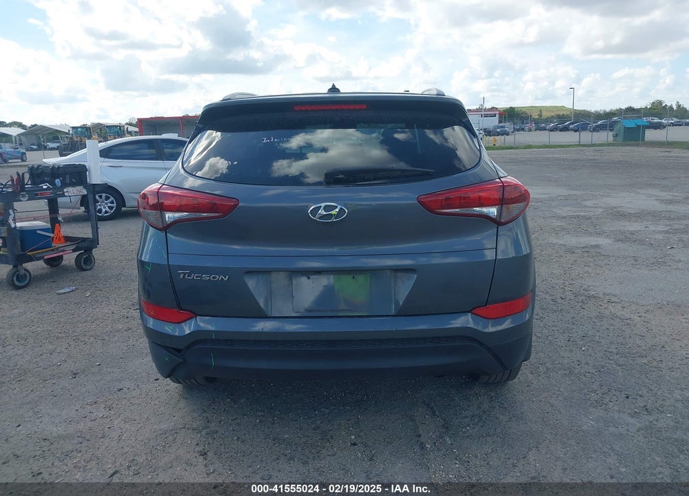 2017 HYUNDAI TUCSON SE VIN: KM8J33A49HU443942