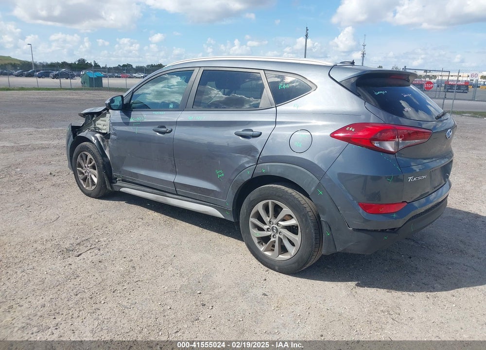 2017 HYUNDAI TUCSON SE VIN: KM8J33A49HU443942