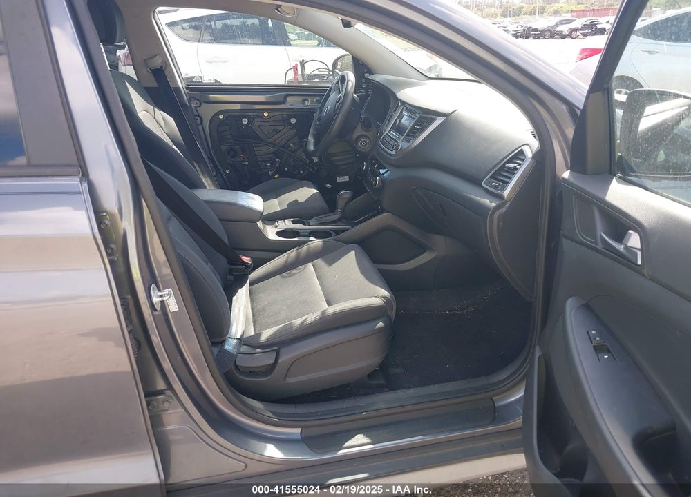 2017 HYUNDAI TUCSON SE VIN: KM8J33A49HU443942
