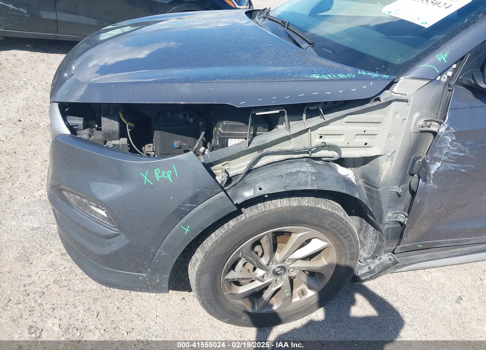 2017 HYUNDAI TUCSON SE VIN: KM8J33A49HU443942