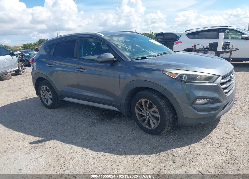 2017 HYUNDAI TUCSON SE VIN: KM8J33A49HU443942