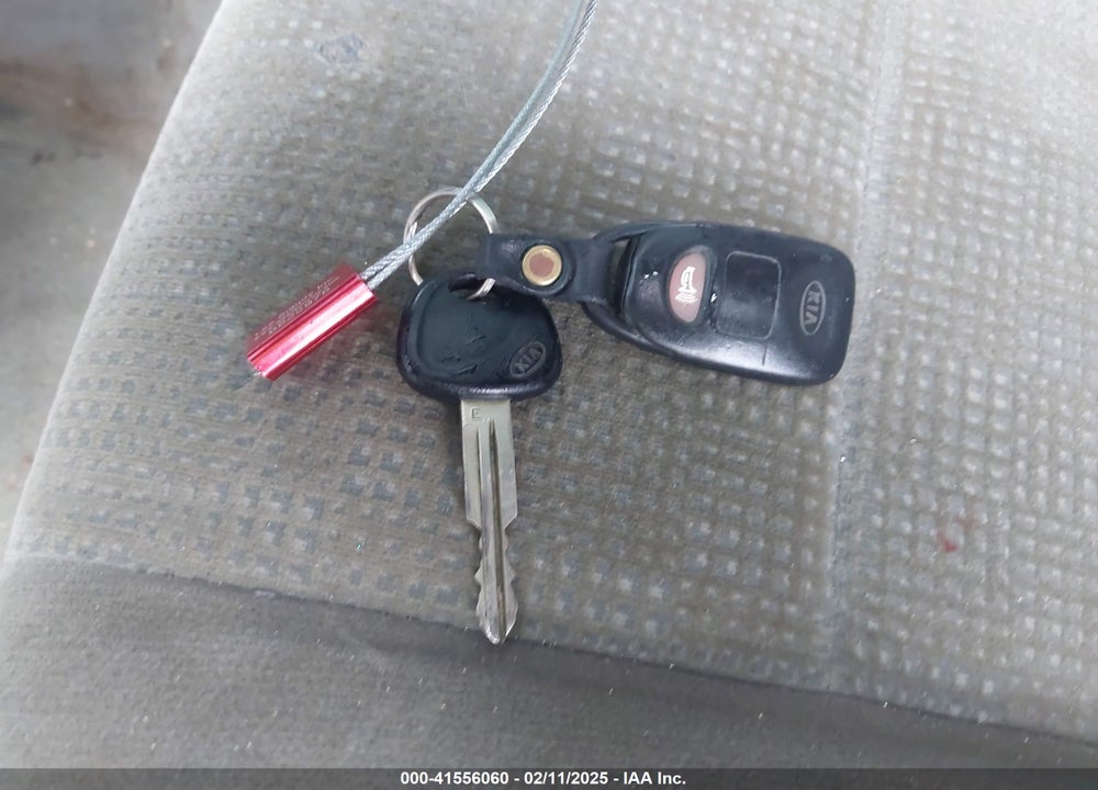 2007 KIA SORENTO VIN: KNDJD736375697825
