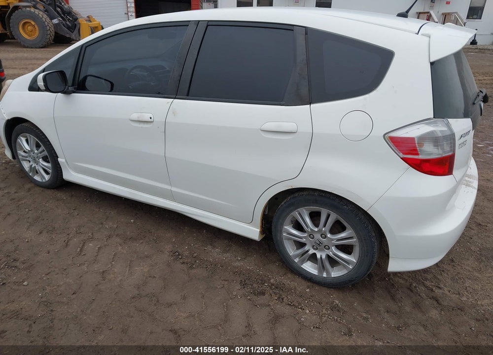 2009 HONDA FIT VIN: JHMGE88459S026843