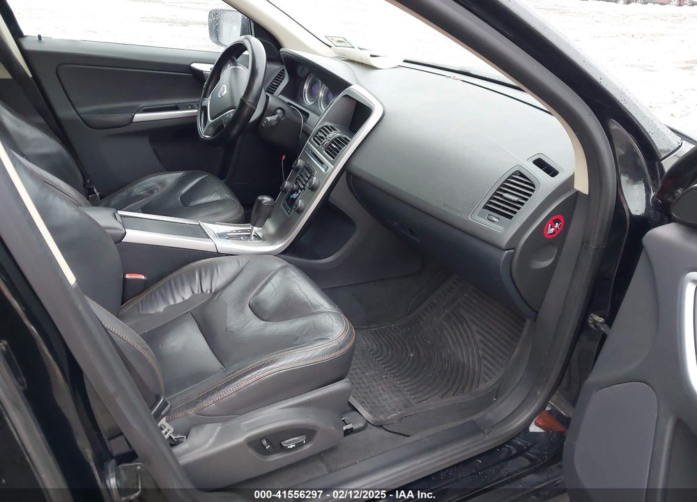 2011 VOLVO XC60 3.2 VIN: YV4940DZ0B2215922