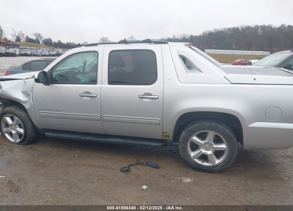 2011 CHEVROLET AVALANCHE 1500 LT1 VIN: 3GNTKFE38BG157939