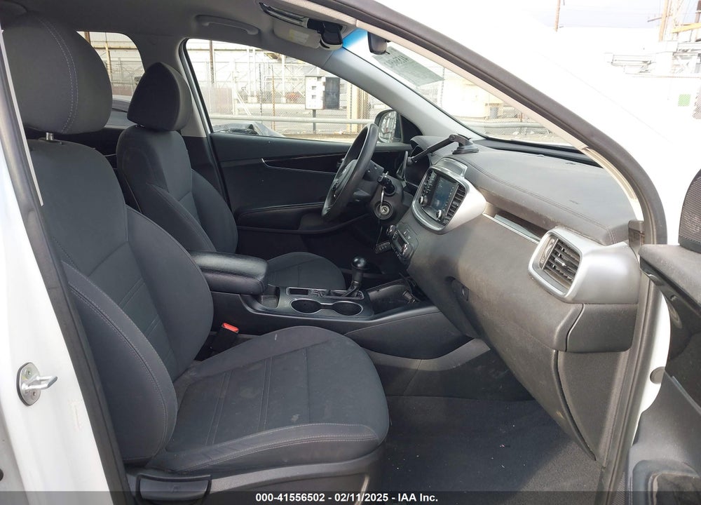 2019 KIA SORENTO VIN: 5XYPGDA54KG468077
