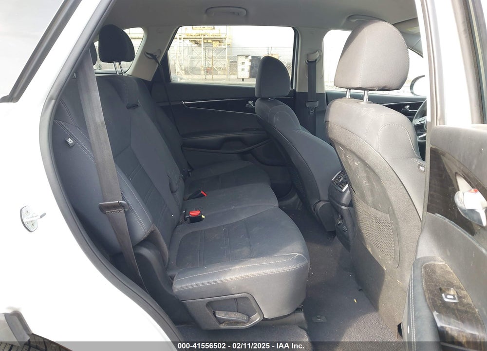 2019 KIA SORENTO VIN: 5XYPGDA54KG468077