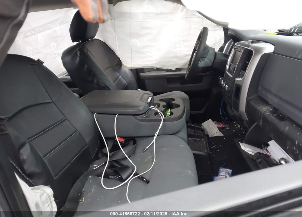 2019 RAM 1500 CLASSIC VIN: 1C6RR6TT3KS682487