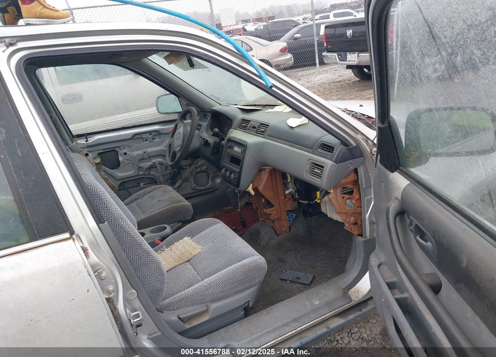 1998 HONDA CR-V LX VIN: JHLRD284XWC008003