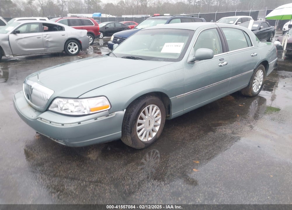 2005 LINCOLN TOWN CAR SIGNATURE VIN: 1LNHM81W95Y655027