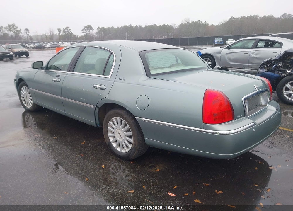 2005 LINCOLN TOWN CAR SIGNATURE VIN: 1LNHM81W95Y655027