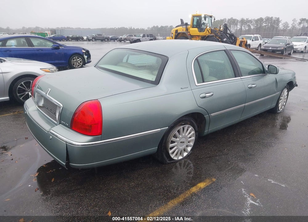 2005 LINCOLN TOWN CAR SIGNATURE VIN: 1LNHM81W95Y655027