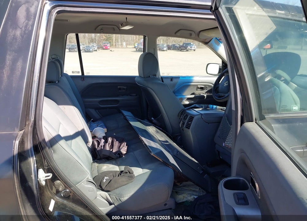 2006 HONDA PILOT LX VIN: 5FNYF18136B010777