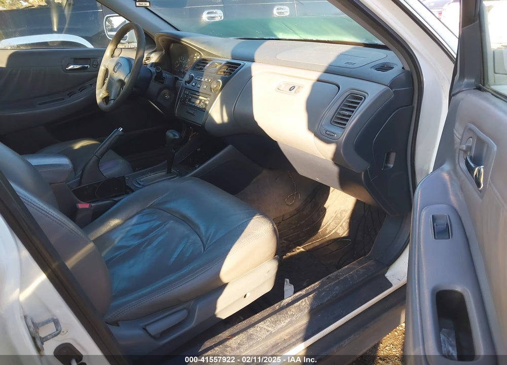 2001 HONDA ACCORD 2.3 LX VIN: 1HGCG665X1A066972