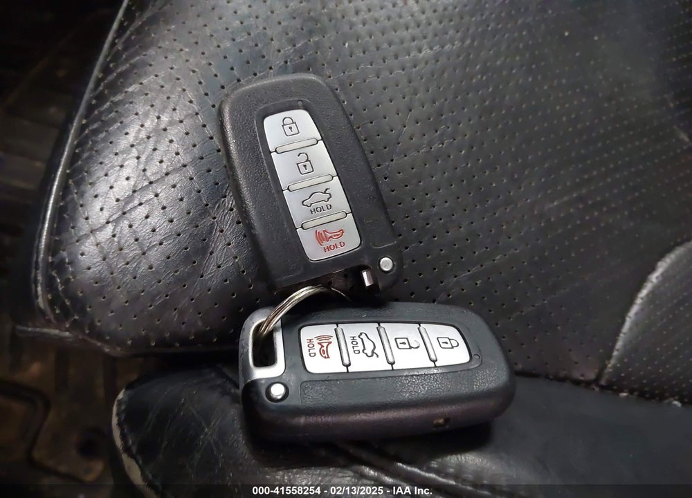 2013 HYUNDAI AZERA VIN: KMHFH4JG2DA225778