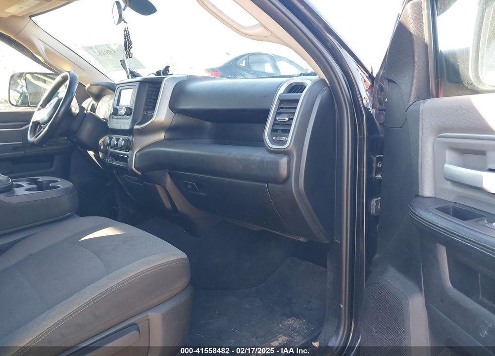 2019 RAM 2500 BIG HORN 4X4 6'4 BOX VIN: 3C6UR5DJXKG519053