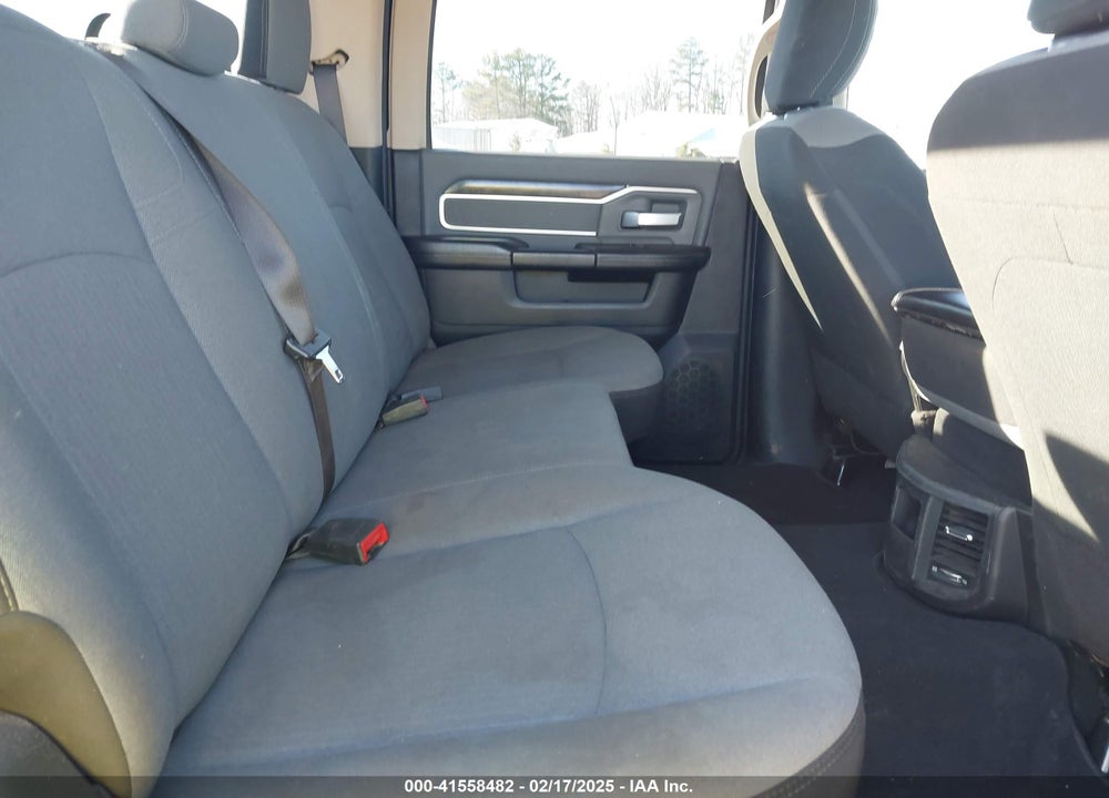2019 RAM 2500 BIG HORN 4X4 6'4 BOX VIN: 3C6UR5DJXKG519053